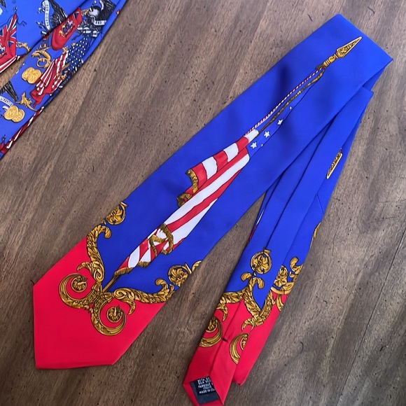 TWO Gianfranco Ferre ties - Patriotic prints - Picture 5 of 6